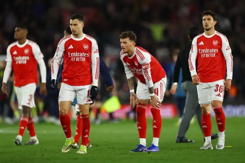 Ông cũng nói thêm là Arsenal cần chứng minh được bản lĩnh của mình (Ảnh: Mirror) Ông cũng nói thêm là Arsenal cần chứng minh được bản lĩnh của mình (Ảnh: Mirror)